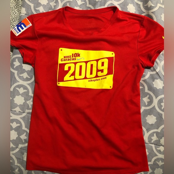 Running Nike T-shirt - Picture 1 of 3